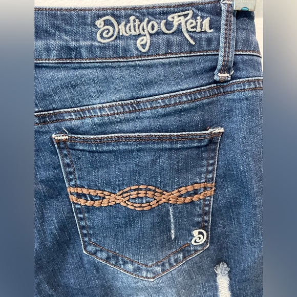 Indigo Rein Muffin Topper Bermuda Denim Jean Shorts Embroidered Size 9 Cuffed - Picture 3 of 5